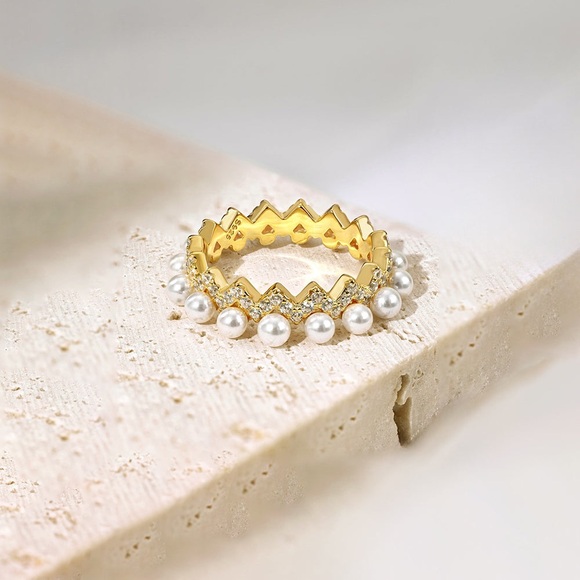 Princess Tiara Pearly Ring - Picture 2 of 4